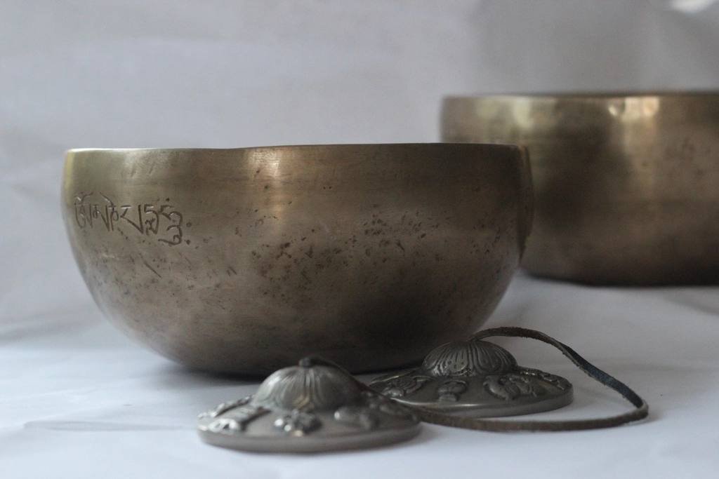 Metal singing bowls for sound therapy